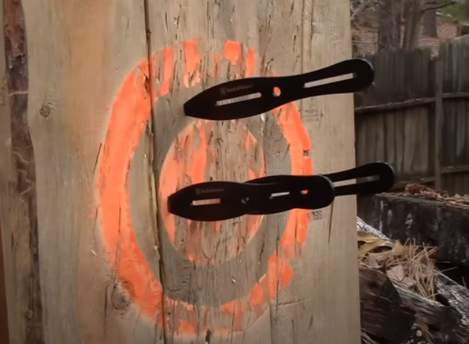 THROWING KNIVES